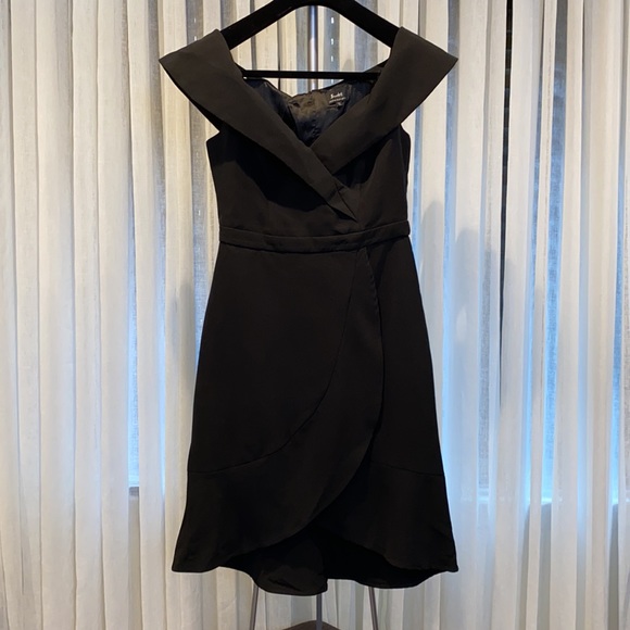 black evening maxi dresses Verona Embellished Plunge Neck Halter Neck Gown in What Color Of Heels Color:Black Blue Floral ff::eta::889047937247_2026-08-30